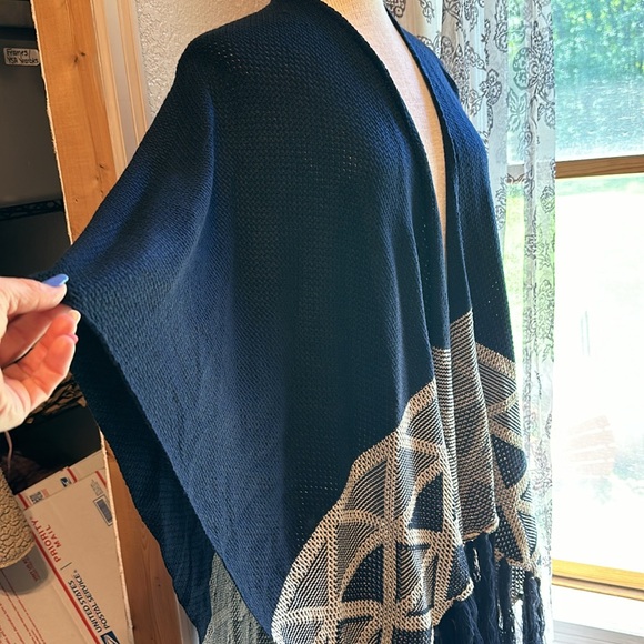 Roffe Accessories One Size tasseled Kimono - Picture 2 of 5